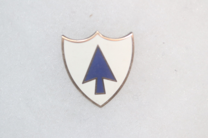 US ARMY 26th INFANTRY REGIMENT 1st DIVISION ENAMEL DISTINCTIVE CREST DI