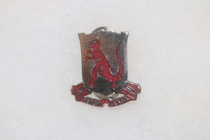 US ARMY 702nd TANK DESTROYER BATTALION 2nd ARMD DIVISION ENAMEL DISTINCTIVE UNIT CREST DI TYPE 2