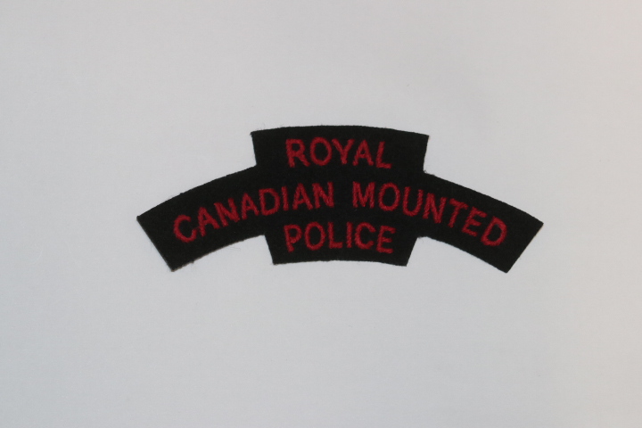 WW2 PATTERN ROYAL CANADIAN MOUNTED POLICE CLOTH SHOULDER TITLE RCMP CANADA