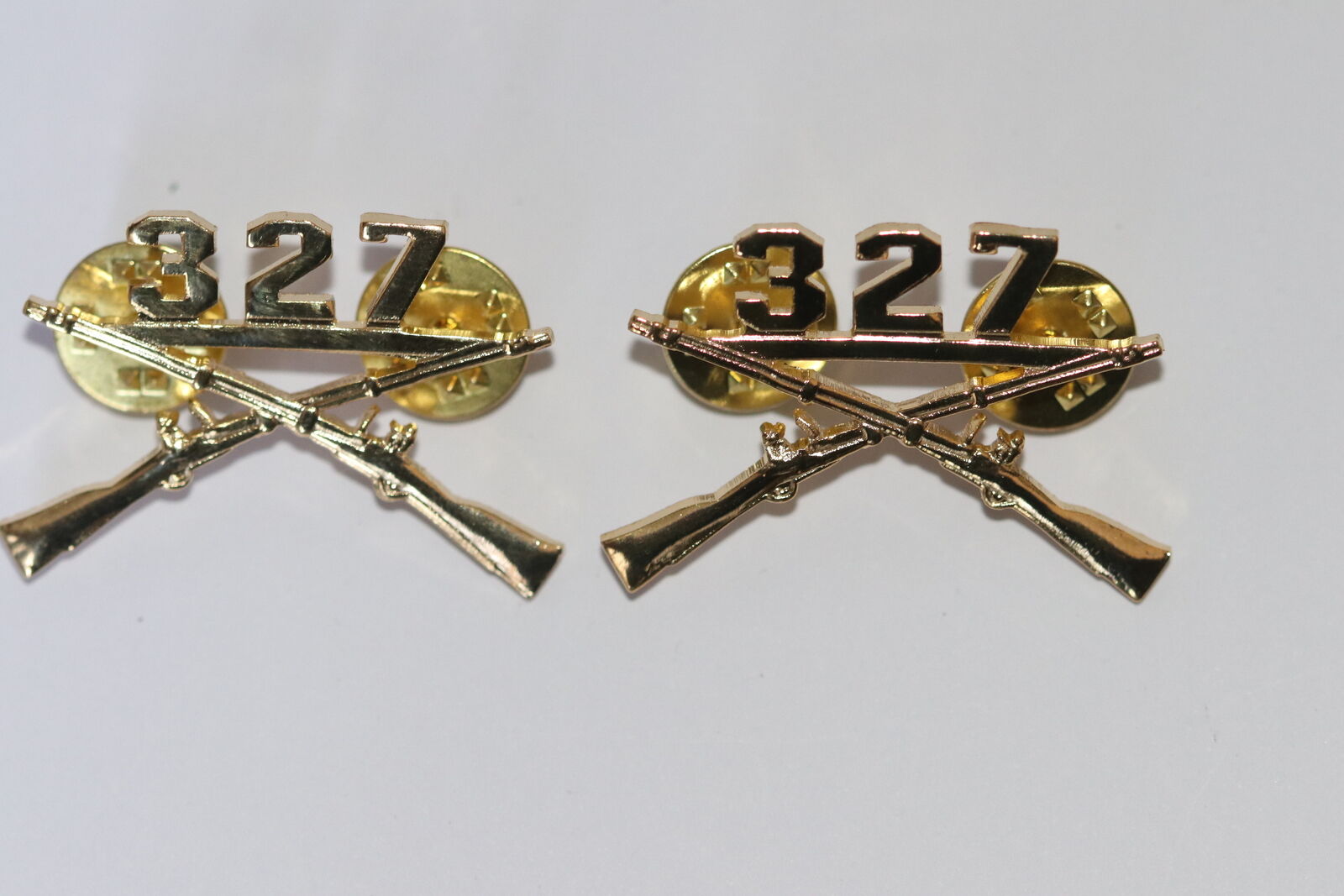 US ARMY 327TH GLIDER INFANTRY REGIMENT COLLAR BADGES INSIGNIA PAIR AS WWII