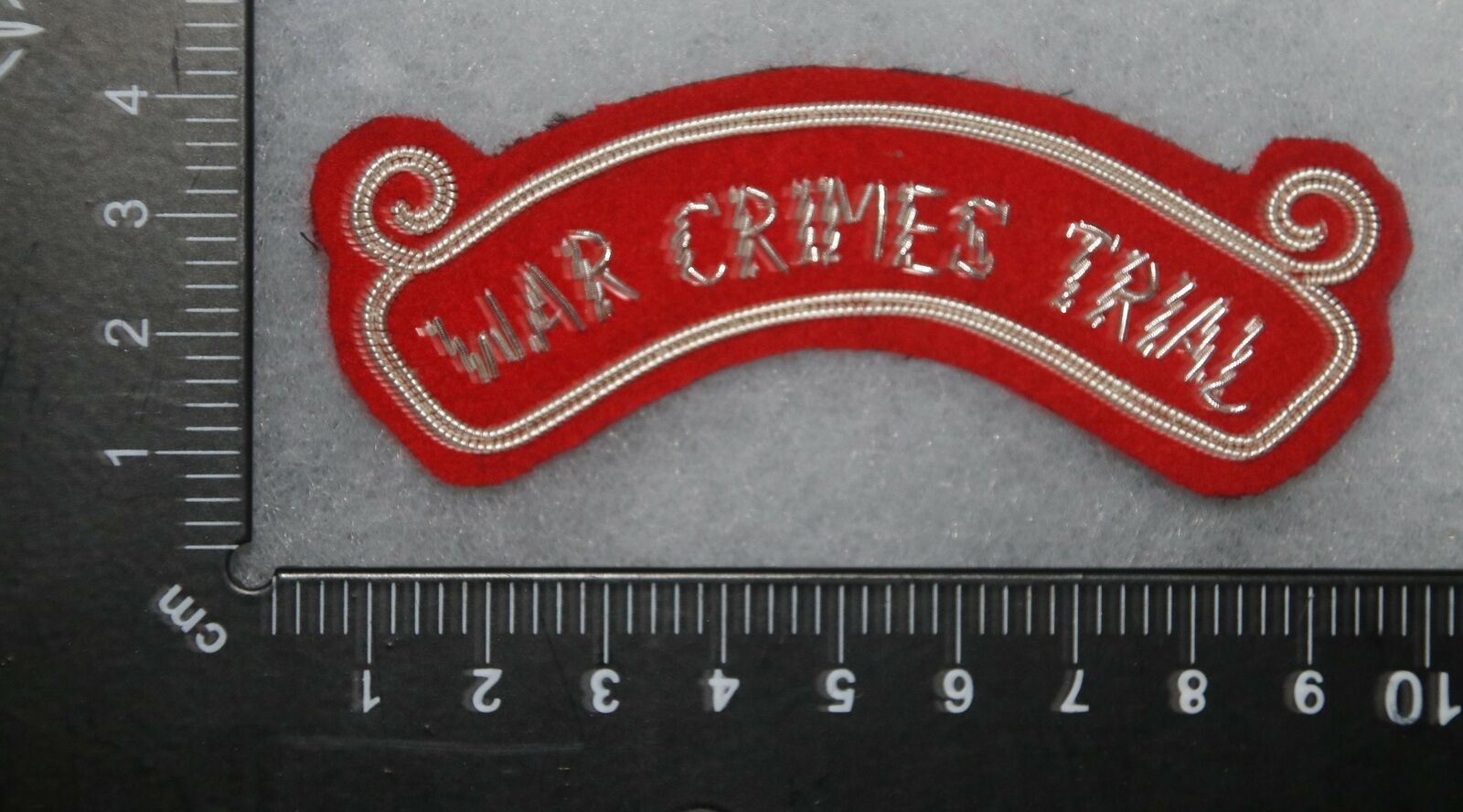 BRITISH / US ARMY WW2 WAR CRIMES TRIAL BULLION WIRE CLOTH SHOULDER TITLE BADG