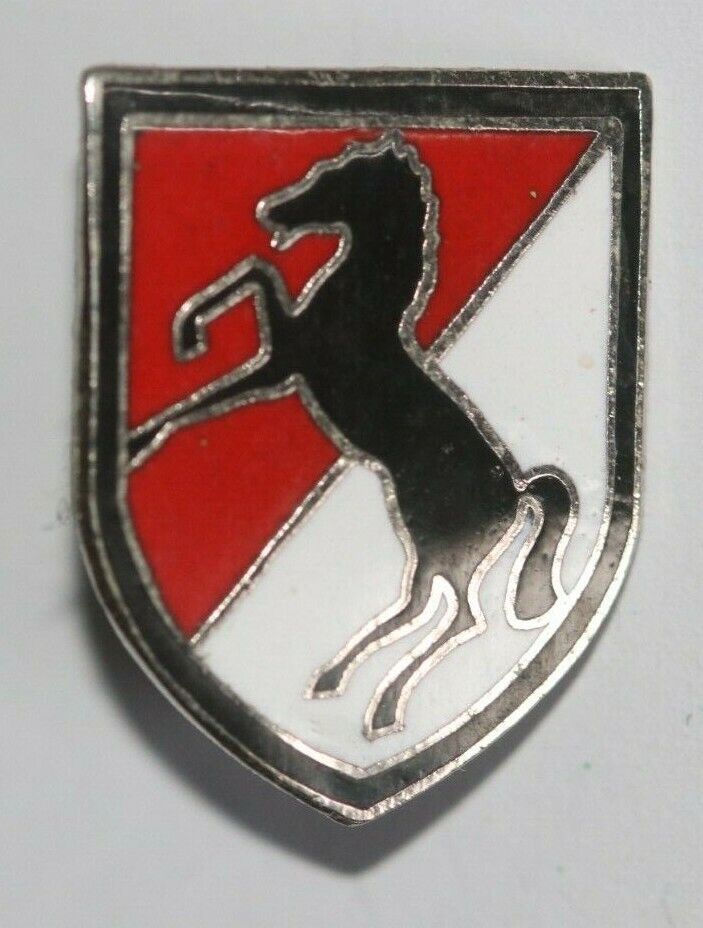 US ARMY POST WWII 11TH ARMOURED CAVALRY REGIMENT DI ENAMEL CREST