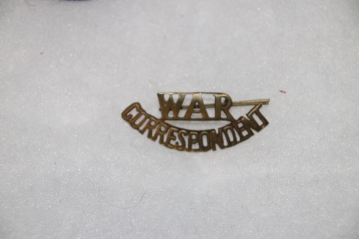 WW2 WAR CORRESPONDENT METAL SHOULDER BADGE US & BRITISH