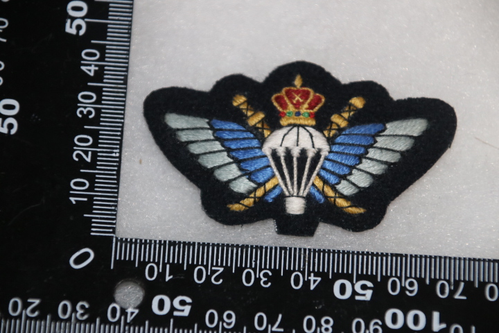 OMAN OMANI SAS SPECIAL AIR SERVICE CLOTH PARACHUTE WING PADDED
