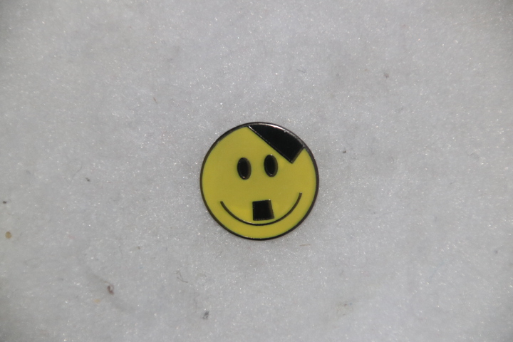 GERMAN STYLE ADOLF HITLER SMILEY PIN BADGE